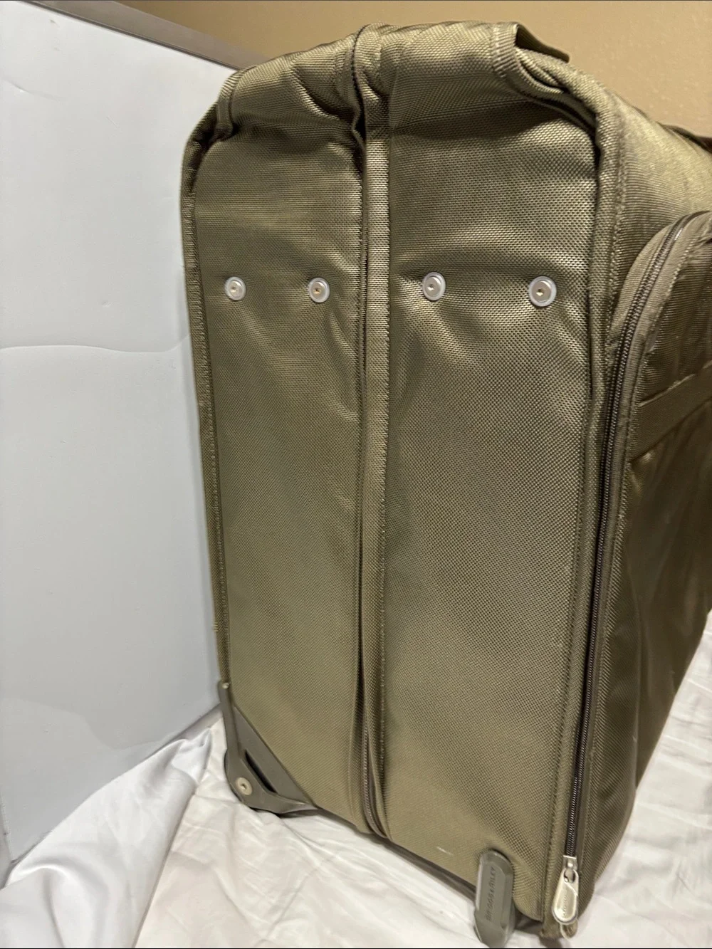 Briggs & Riley 24 wheeled wardrobe garment bag. Excellent preowned condition